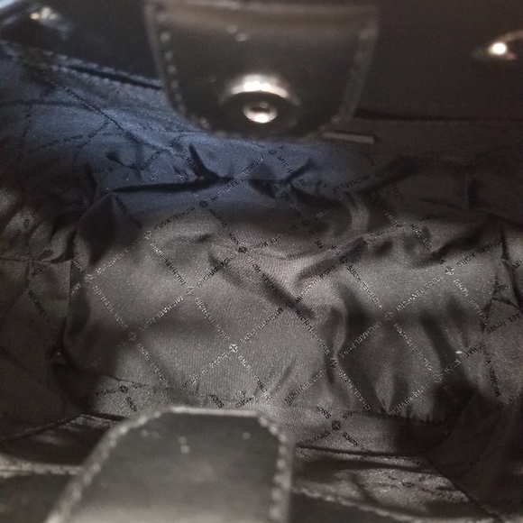 Michael Kors Suri Black Quilted Bucket Crossbody NWT - Picture 8 of 10